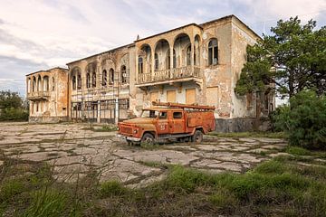Georgië - Oude brandweer bij een verlaten brandweerkazerne van Gentleman of Decay