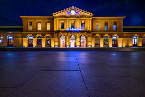 Zwolle train station at night