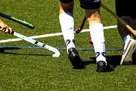 Hockey, vechten voor de bal van Norbert Sülzner