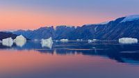 Zonsondergang in de Rødefjord, Scoresby Sund, Groenland van Henk Meijer Photography thumbnail