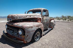 Old rusty car sur De wereld door de ogen van Hictures