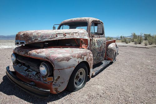 Old rusty car