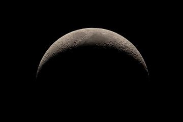 Moonscape Waxing Crescent van Marc Hederik Fotografie
