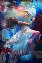 “Onderwaterwereld” - vrouw met lange witte jurk onder water samen met kwallen van The Art Kroep thumbnail