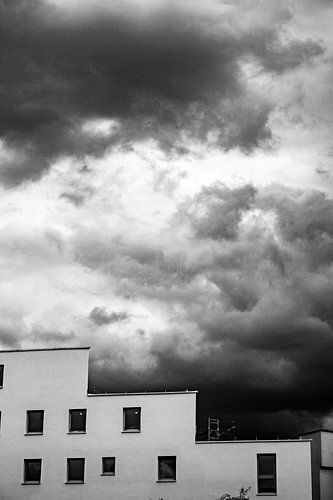 Nuages sombres, plat et serré