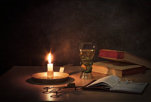 Lezen bij kaarslicht in een 17e eeuwse weergave