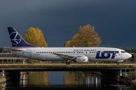 Fast eingetroffen! Eine Boeing 737-400 der polnischen Fluggesellschaft LOT ist soeben auf der Polder von Jaap van den Berg Miniaturansicht