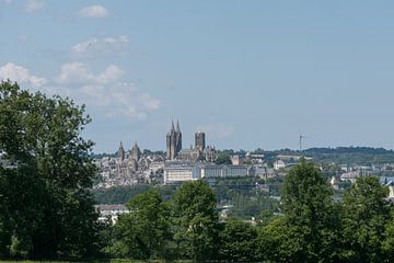panorama op Coutances, Kathedraal Notre-Dame van Coutances mooi gelegen op een heuvel
