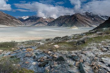 Himalayan Valley by Monique Pouwels