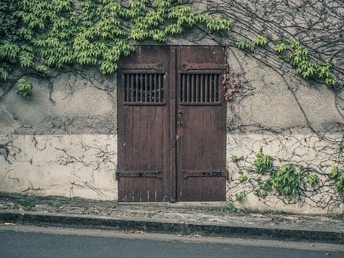 Oude Bruine Poort / Deur langs schuine weg