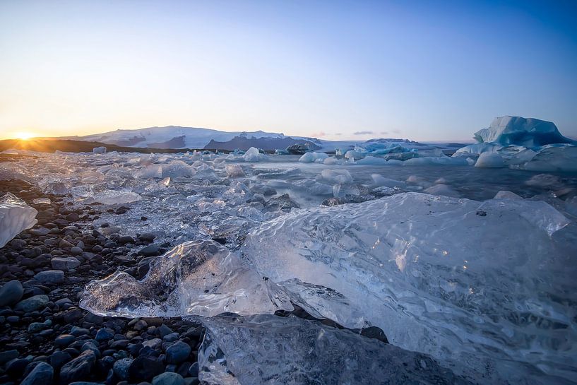 Ice floe lake Jökulsárlón in Iceland by Raymond Rollema