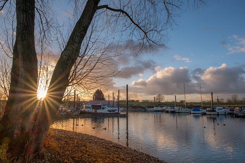 Haven Maurik bij zonsopkomst