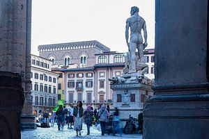 Nackt auf der Piazza della Signoria in Florenz