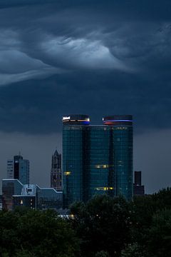 Donkere wolken boven Utrecht op 13 augustus 2024 van André Blom Fotografie Utrecht