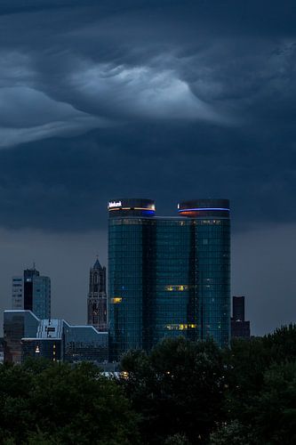 Donkere wolken boven Utrecht op 13 augustus 2024