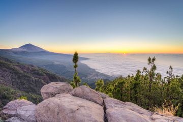 Zonsondergang op Tenerife van Michael Valjak