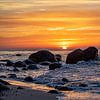 Plage de galets avec rochers au coucher du soleil sur l'île de Rügen en mer Baltique sur Animaflora PicsStock