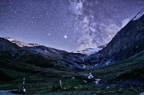 Gletsjer in Gran Paradiso onder sterrenhemel