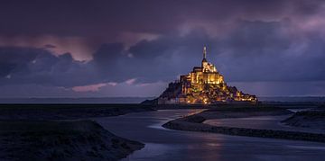 Mont Saint Michel à l'éclairage de nuit
