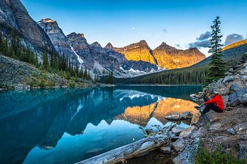 Lac Moraine ( golden hour ) au Canada. sur Gunter Nuyts