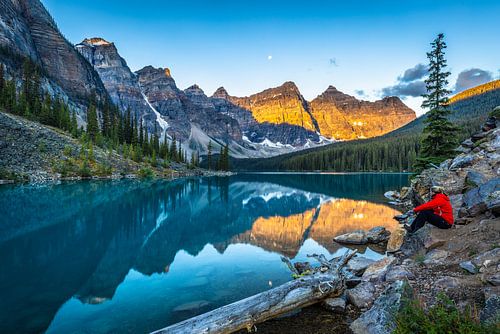 Moraine Lake ( gouden uur) in Canada.
