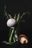 Nature morte au bouquet d'asperges vertes, thym et champignons