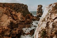 Felsen im Meer | Naturfotografie in Peniche Portugal von FotoMariek Miniaturansicht