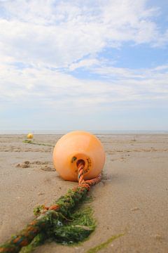 Boje am Strand von Mattis Vollertsen