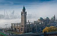 Hamburg - Landungsbrücken mit Pegelturm