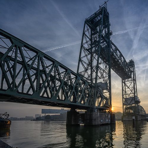 Sunrise behind the Hef, Rotterdam