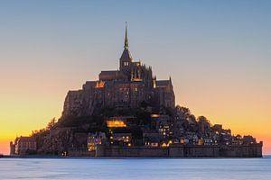 Sonnenuntergang am Mont Saint-Michel in der Normandie