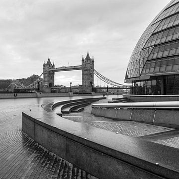 LONDON 04 by Tom Uhlenberg