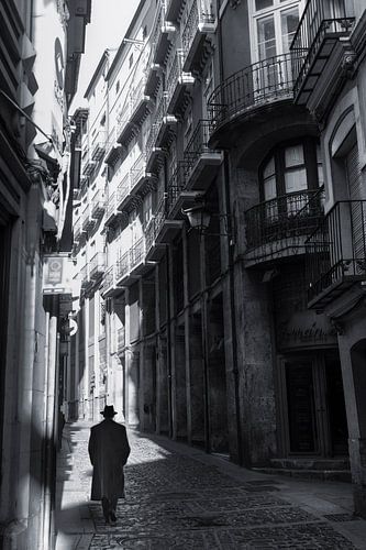 Silhouette of a man walking van Affect Fotografie