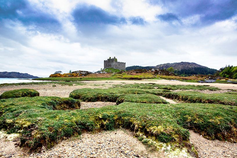 Tioram castle on Loch Moidart (Scotland) von Jan Sportel Photography