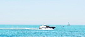 a motor yacht is in a hurry by Werner Lehmann