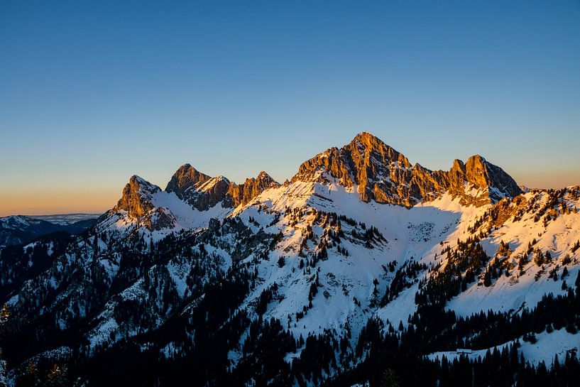 Last rays of sun over the Tannheimer mountains by Leo Schindzielorz