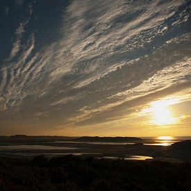 Sunset on the beach sur Marco van der Veldt