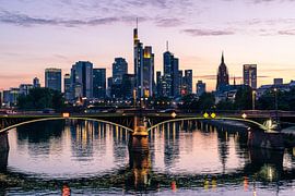 Frankfurtse skyline direct na zonsondergang van Christian Klös