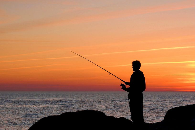 Angler im Sonnenuntergang van Rico Ködder