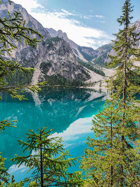 The turquoise-coloured Lago di Braies is nestled quietly between the steep rock faces of the Dolomites. Mirror-smooth water by Miriam Schwarzfischer Fotografie
