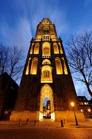 De Domtoren in Utrecht gezien vanaf het Domplein