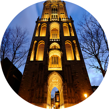 De Domtoren in Utrecht gezien vanaf het Domplein van Donker Utrecht
