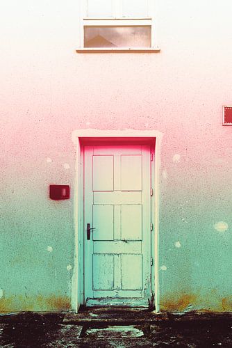 Deur naar Dromen: Pastel Contrasten van Verhaal en Textuur van Maikel van der Beek