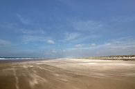 Strand met blauwe lucht op schiermonnikoog van Karijn | Fine art Natuur en Reis Fotografie thumbnail