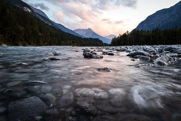 Le paysage autrichien au coucher du soleil sur Graphx