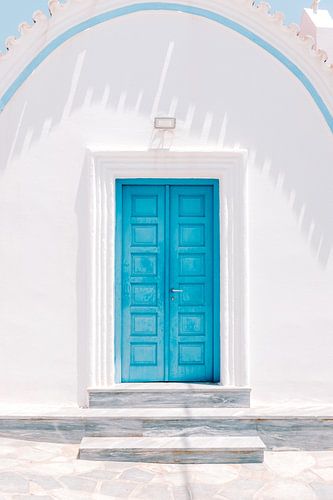 Porte grecque bleue à Santorin Style | Photographie de voyage sur Marit Hilarius