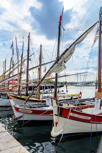 Traditionele boten in de haven van Sanary-sur-Mer, Frankrijk
