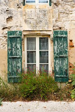 Fenstertür mit Fensterläden von Ivo de Rooij