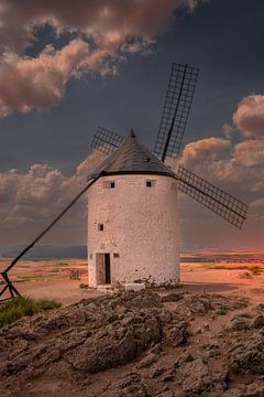Sonnenuntergang bei den Windmühlen von Consuegra von Erwin Floor