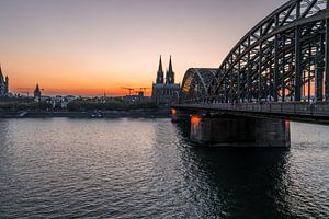 Keulen net na zonsondergang (0080) van Reezyard